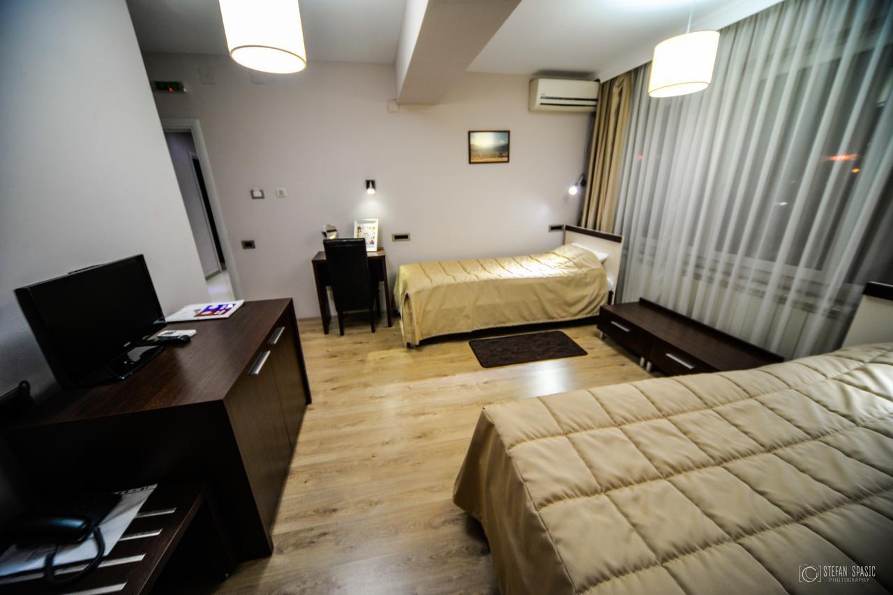 Garni Hotel 018 In Nis Bagian luar foto