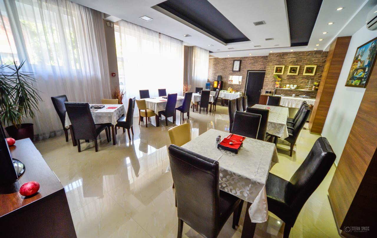 Garni Hotel 018 In Nis Bagian luar foto